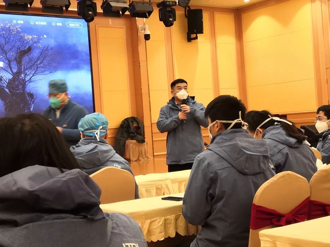 致敬跨越千里的逆行者——记录山东省第二批援鄂医疗队抵达黄冈的首个24小时